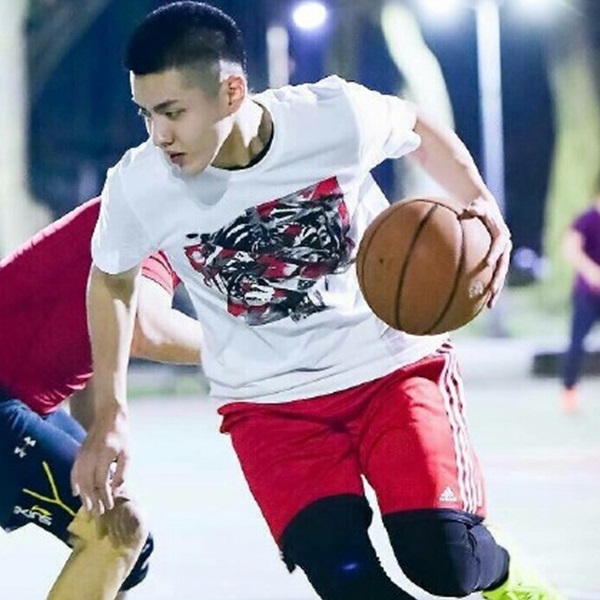 yifan_play_04.jpg yifan_play_04.jpg