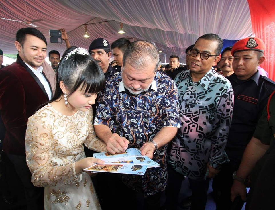 anna_001.jpg anna_001.jpg