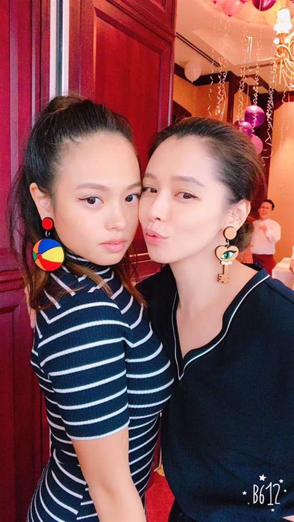 Vivian_02.jpg Vivian_02.jpg