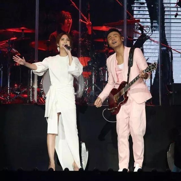 rainie_03.jpg rainie_03.jpg