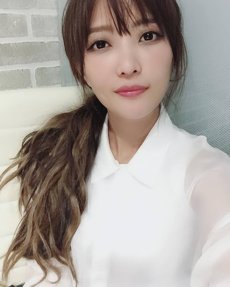 Janeear_012.jpg Janeear_012.jpg