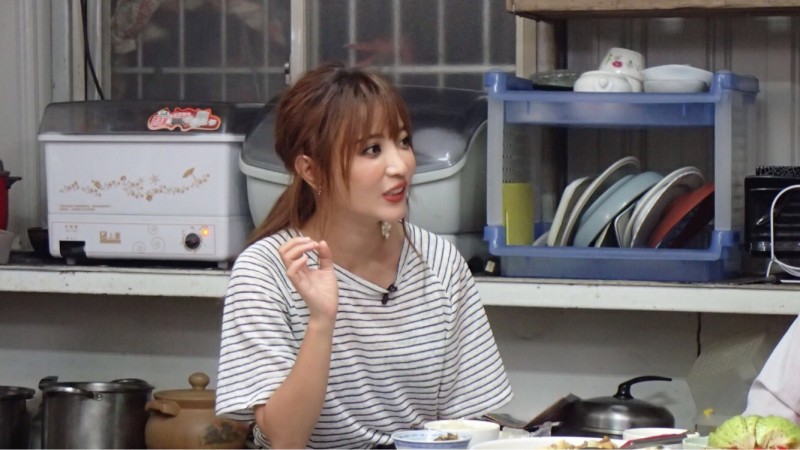 Janeear_04.jpg Janeear_04.jpg