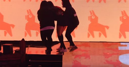 1689411-XXL.jpg 1689411-XXL.jpg