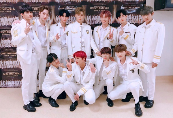 wannaone_04.jpg