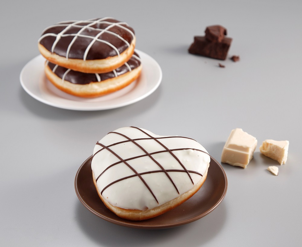 Chocolate-Heart-Doughnut-(Dark-Chocolate-White-Chocolate).jpg