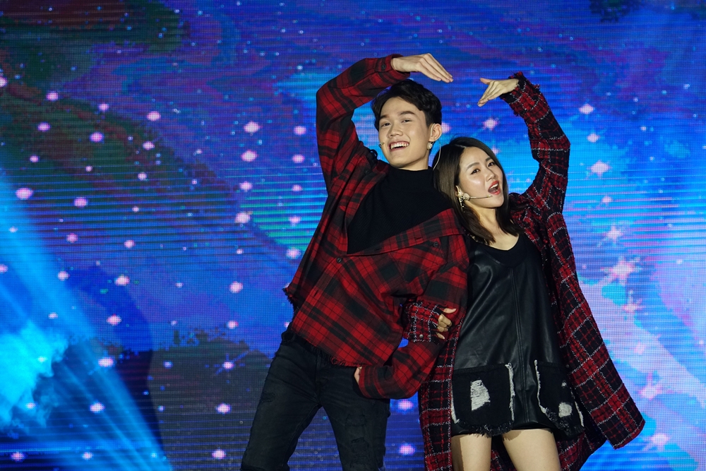 Meer-Nash-Pink-a.jpg Meer-Nash-Pink-a.jpg