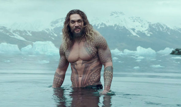 Aquaman-new-image-teases-his-famous-hook-hand-899356.jpg