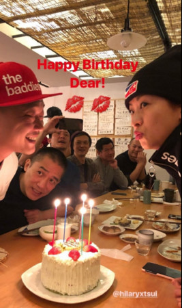 Eason_04.jpg Eason_04.jpg