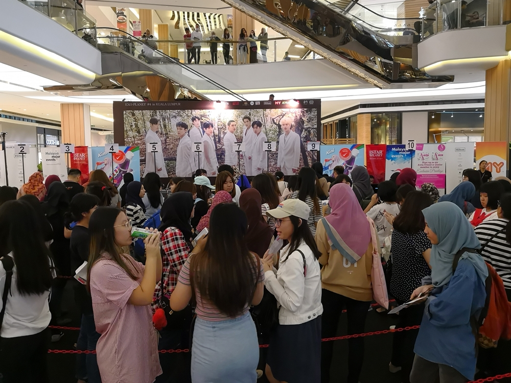 EXO_05.jpg EXO_05.jpg