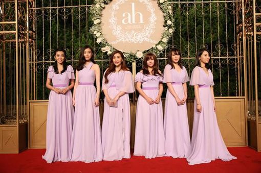 Twins_07.jpg Twins_07.jpg