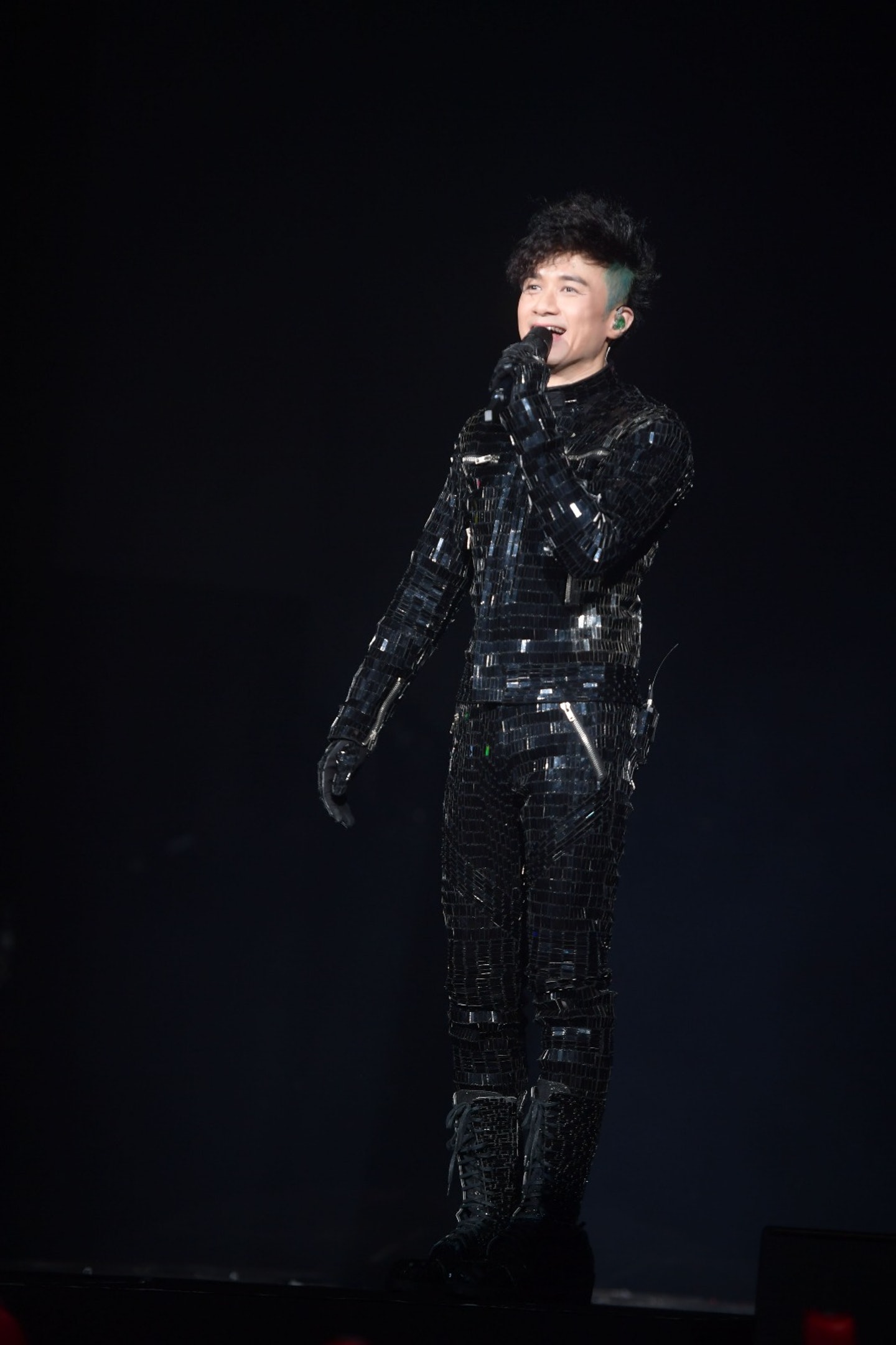 Leo_02.jpg Leo_02.jpg