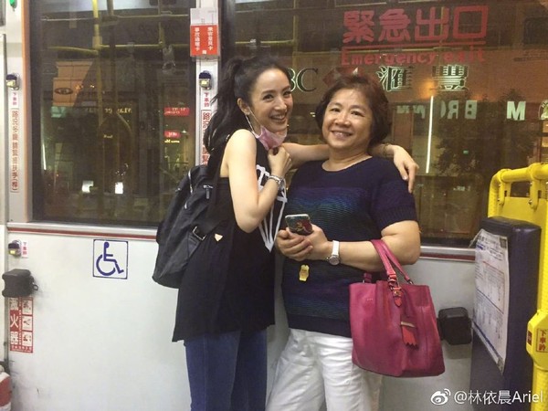 Ariel_03.jpg Ariel_03.jpg