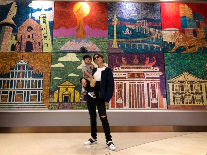 ella_03.jpg ella_03.jpg