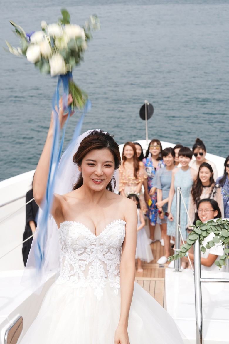 Talking_06.jpg Talking_06.jpg