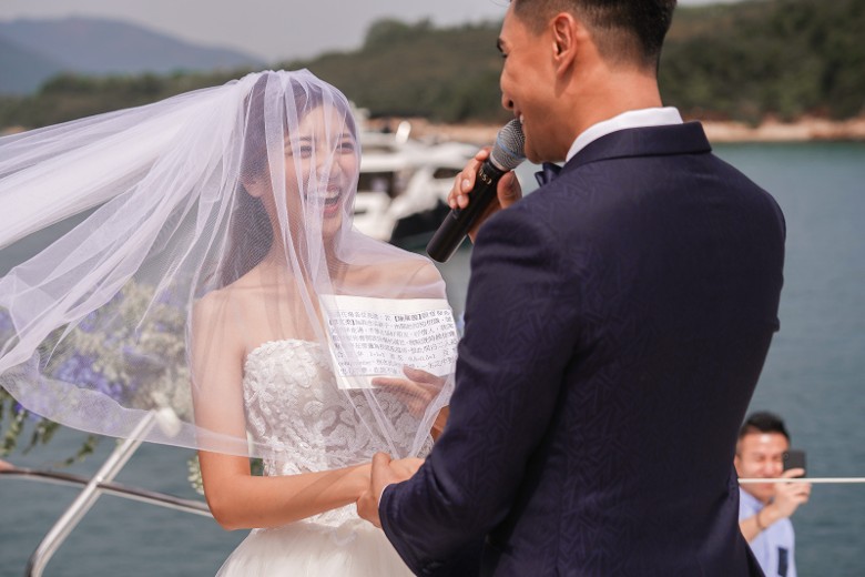 Talking_01.jpg Talking_01.jpg