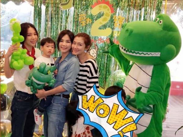 ella_02.jpg ella_02.jpg