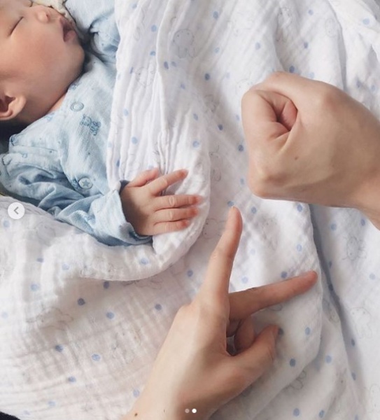 eliza_07.jpg eliza_07.jpg