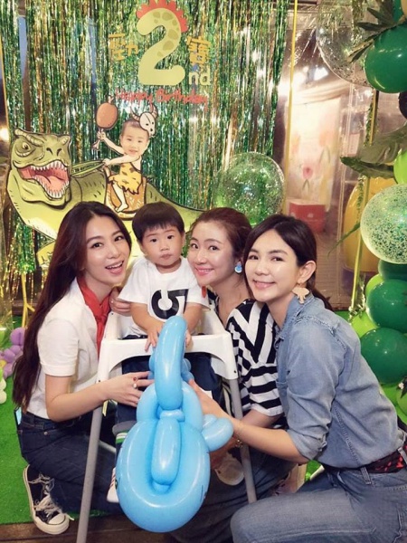 ella_04.jpg ella_04.jpg