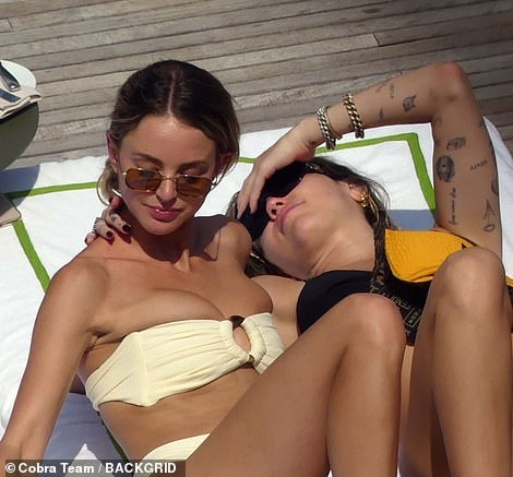 17141246-7345275-Lovely_The_pair_were_cuddling_together_poolside_on_their_Italian-m-33_1565492760270.jpg 17141246-7345275-Lovely_The_pair_were_cuddling_together_poolside_on_their_Italian-m-33_1565492760270.jpg