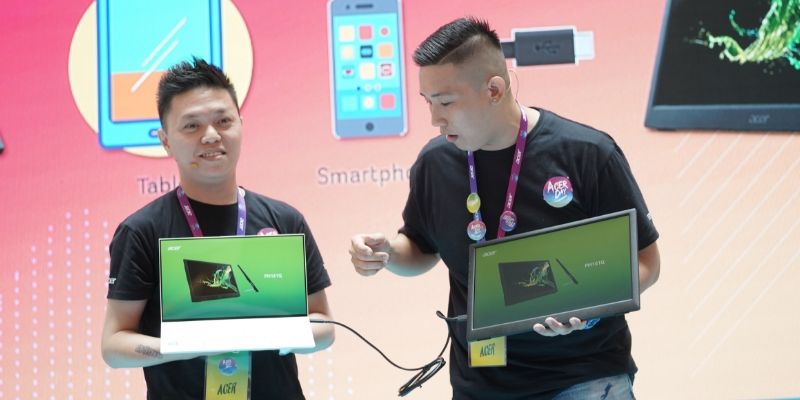 AcerDay-(1).jpg AcerDay-(1).jpg