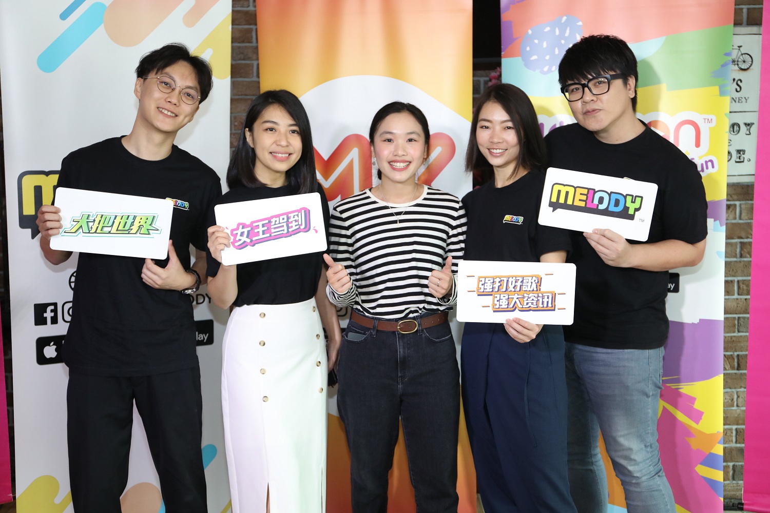 MELODY主持人之大合照（左起）潘小潘，Weon关萃汶，MELODY音乐总监Rosalind-Teng，云镁鑫和理强.JPG