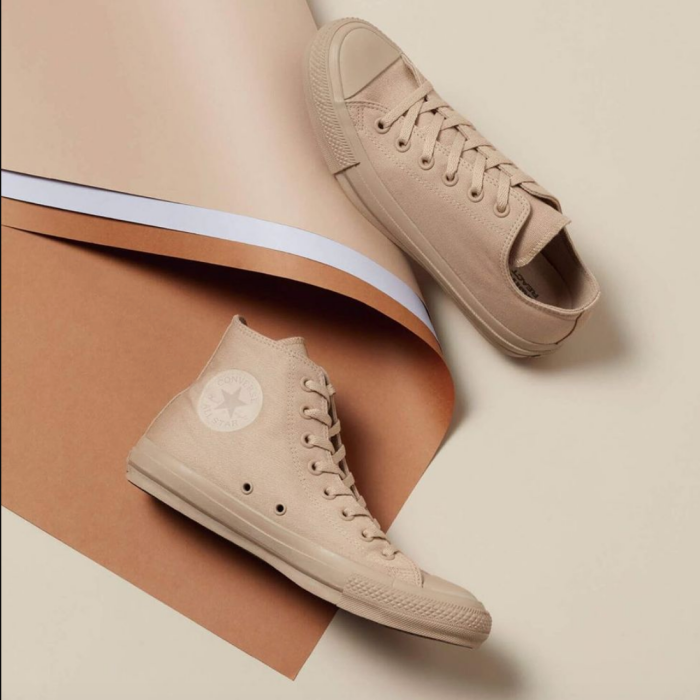 converse-in-milk-tea-color-tone.png