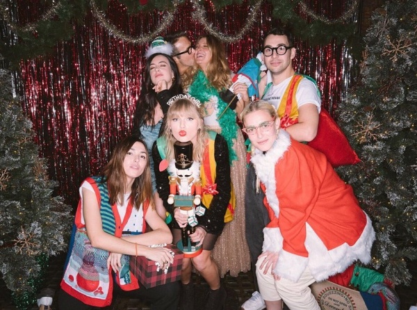 taylorswift_75601607_987419674972043_306138157257382977_n.jpg taylorswift_75601607_987419674972043_306138157257382977_n.jpg