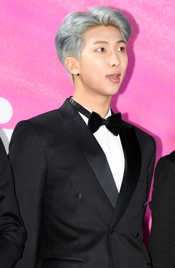 190115_RM_at_the_2019_Seoul_Music_Awards.jpg 190115_RM_at_the_2019_Seoul_Music_Awards.jpg