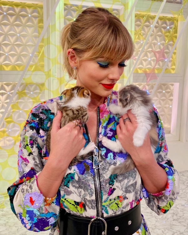 taylorswift_67321235_142958553698061_358839784659052855_n.jpg taylorswift_67321235_142958553698061_358839784659052855_n.jpg