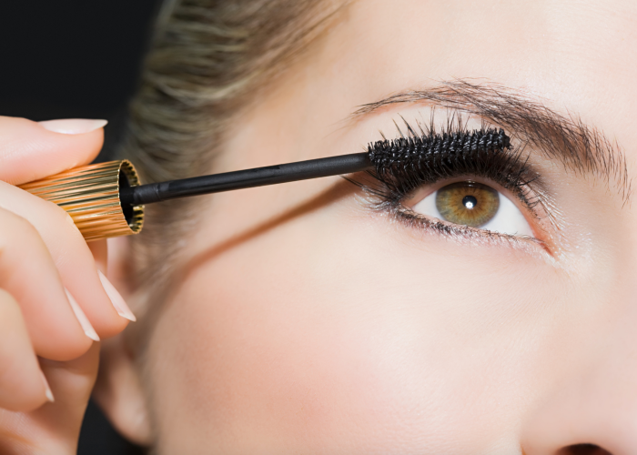 eye-makeup-mascara.png