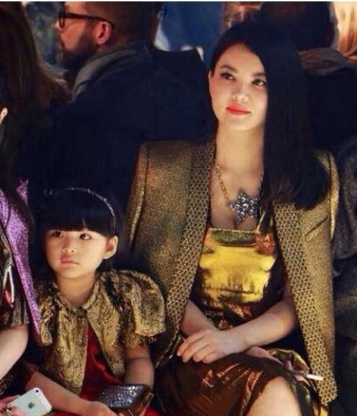 angela_03.jpg angela_03.jpg