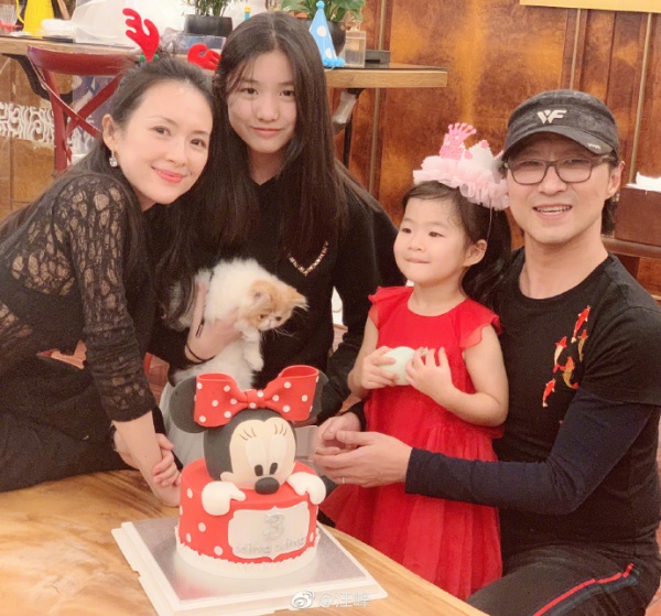 zhang_05.jpg zhang_05.jpg