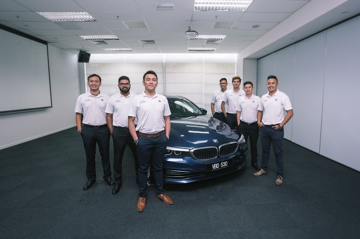 BMW-Product-Geniuses-Deliver-Personalised-Customer-Care-(1).jpg