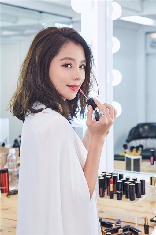 vivian_02.jpg vivian_02.jpg