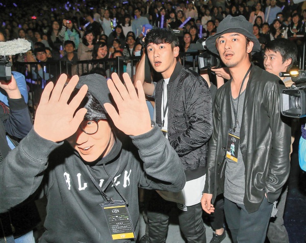 club_01-(1).jpg club_01-(1).jpg