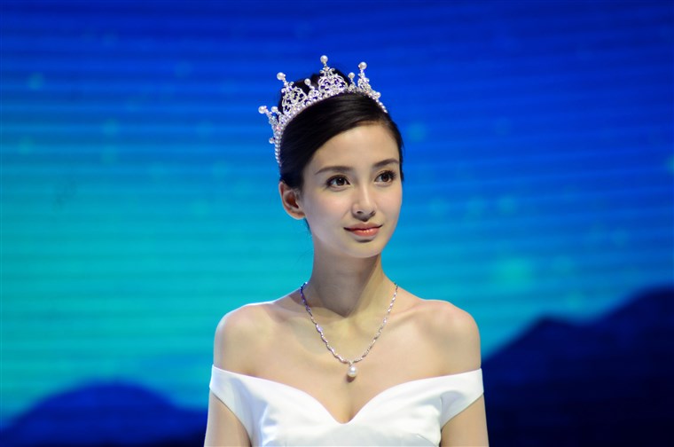 151016-yeung-wing-angelababy-821a_4bb6191f7e6c7e73bb5fcebe54bbf79e-fit-760w.jpg