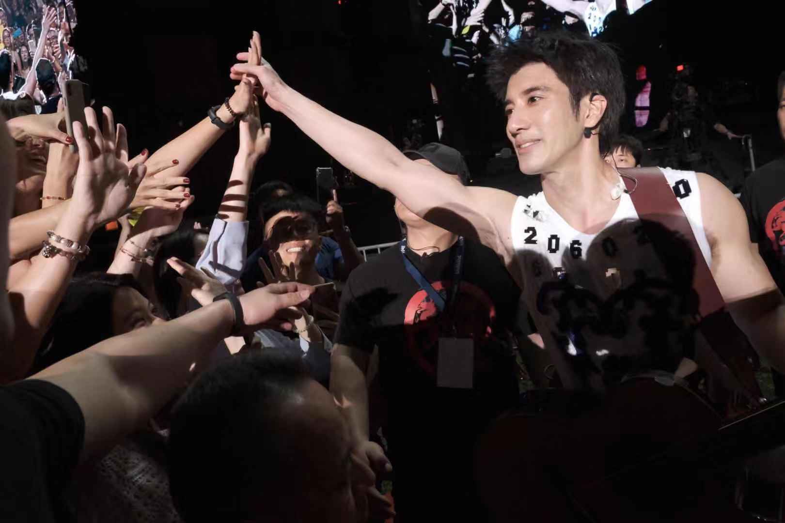 1355221533.jpg