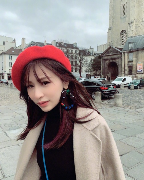 cyndi_01.jpg cyndi_01.jpg