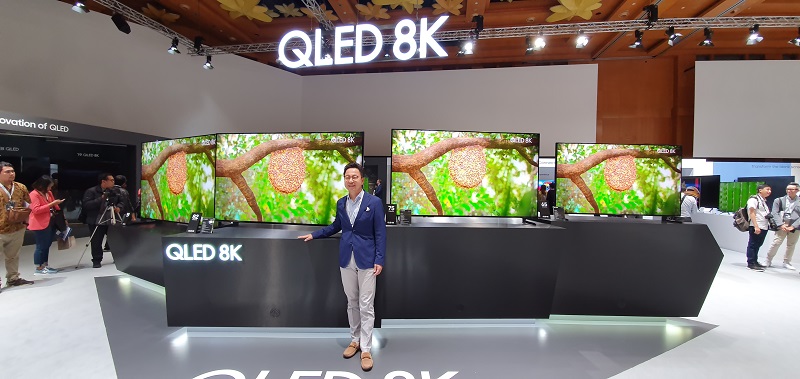 QLED-with-Mr-Kim.jpg