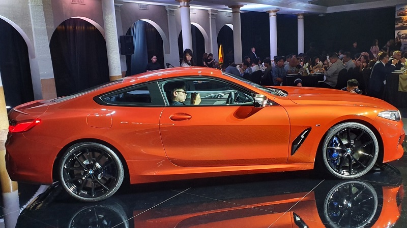 BMW-THE-8-Cars-two.jpg