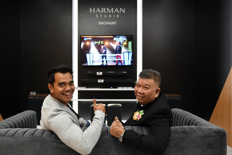 Harman-Studio-ARtist.JPG Harman-Studio-ARtist.JPG