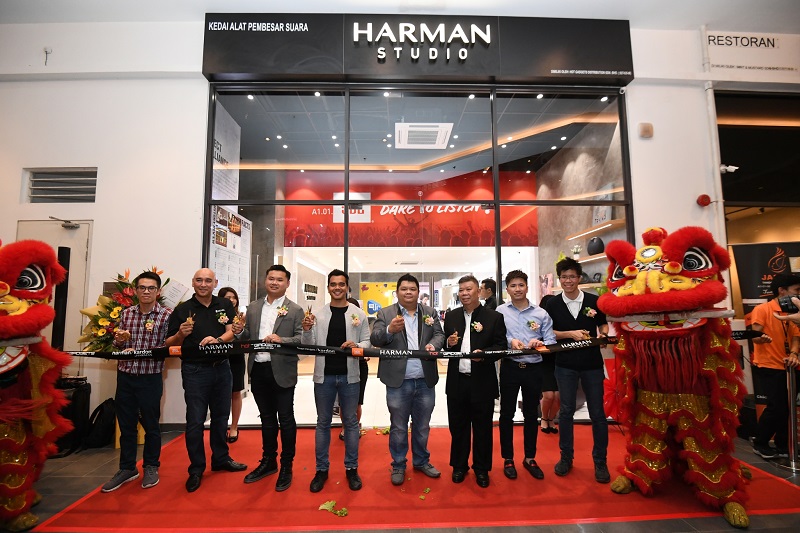 Harmen-three.JPG Harmen-three.JPG