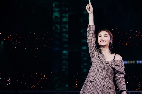 rainie_03.jpg rainie_03.jpg