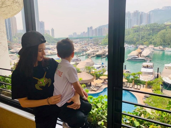 vivian_03.jpg vivian_03.jpg