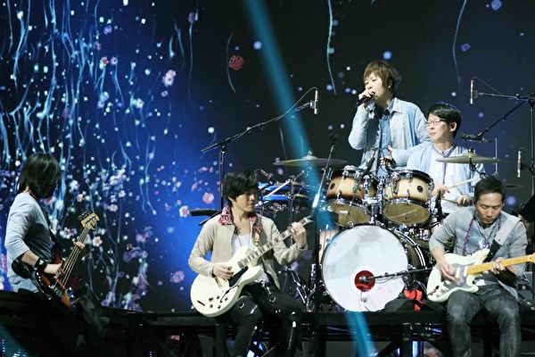 mayday_04-(1).jpg mayday_04-(1).jpg