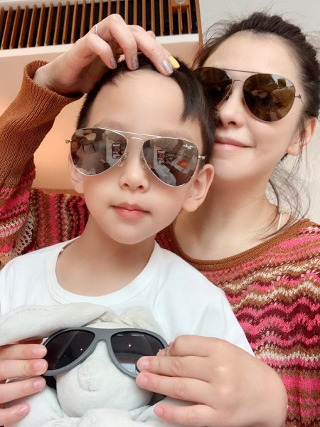 vivian_04.jpg vivian_04.jpg