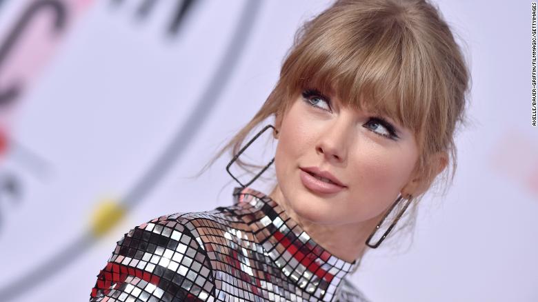 181009225728-taylor-ama-exlarge-169.jpg 181009225728-taylor-ama-exlarge-169.jpg