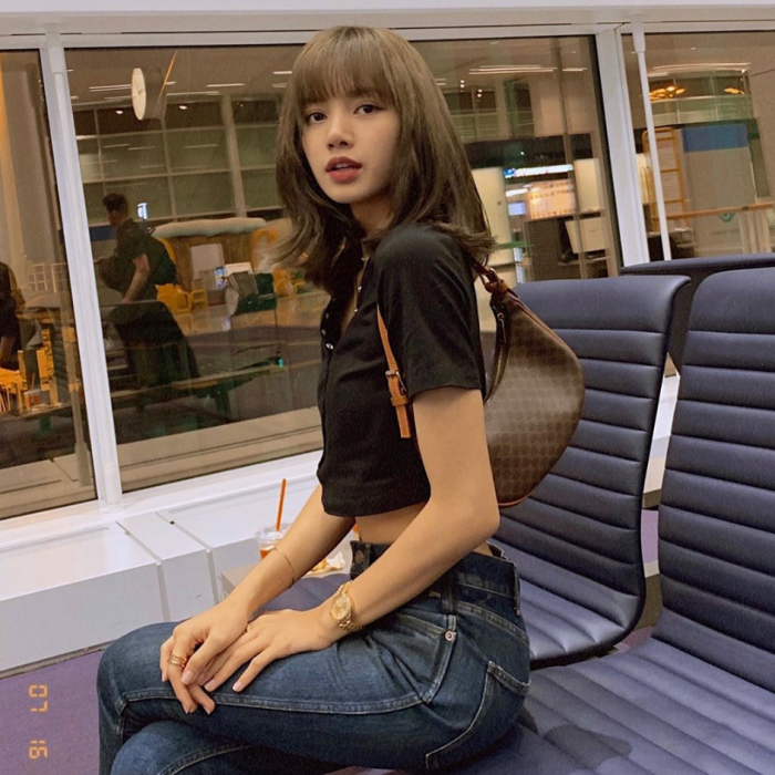 lisa-in-shoulder-bag.png lisa-in-shoulder-bag.png