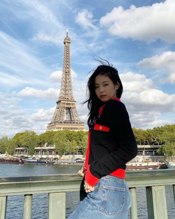 jennie-black-pink-in-knit.jpg