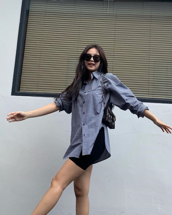 jennie-wearing-oversized.png